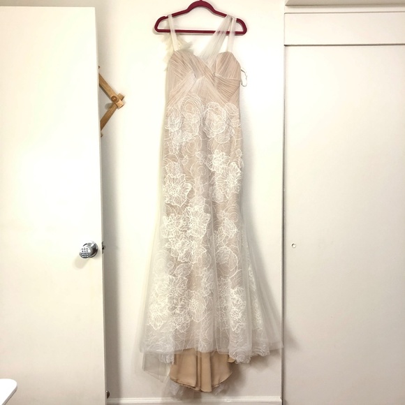 Vera Wang Bridal Olympia 110515 Silk Tulle & Chantilly Lace Gown - Picture 3 of 12